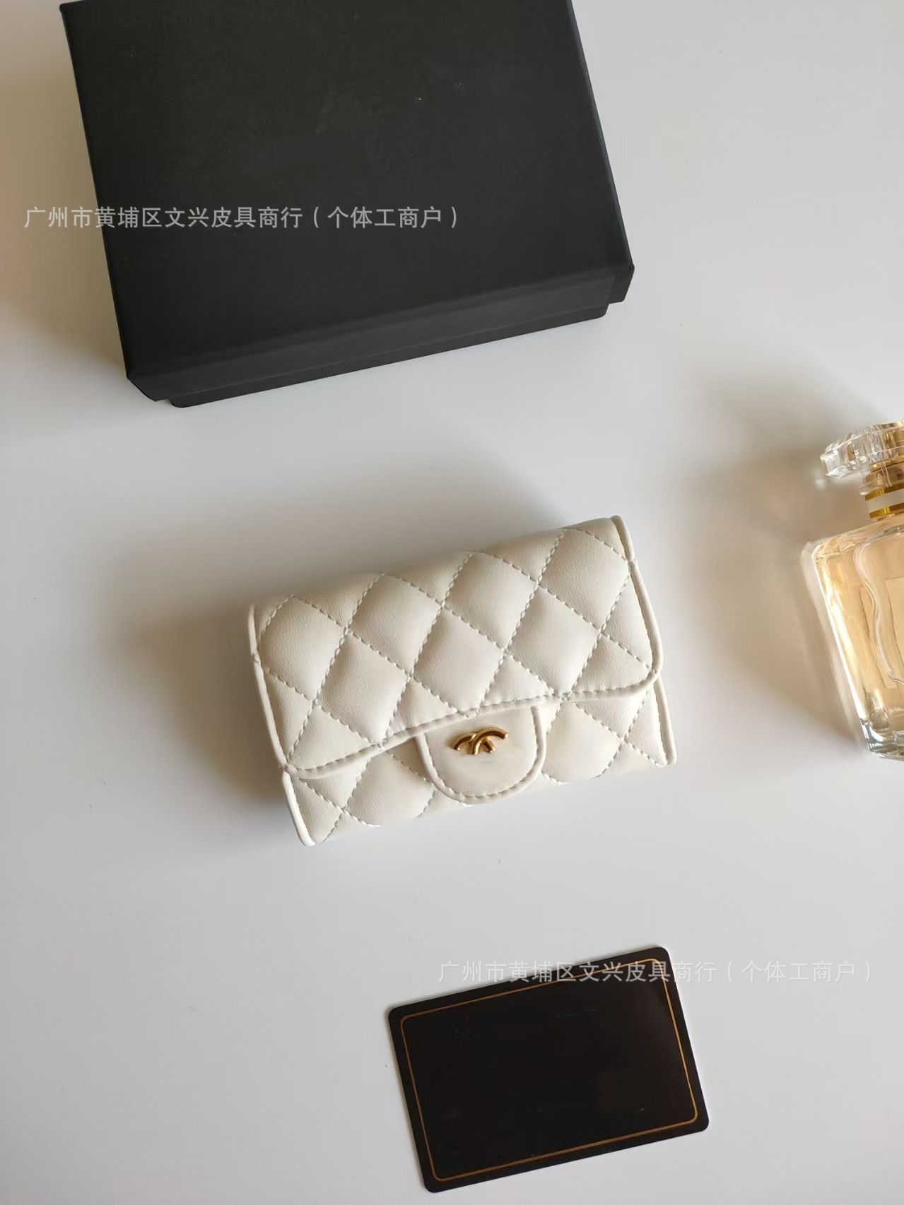 Cartera de cuero corta de diamante de alta calidad, nicho casual, gran capacidad, exquisita, pequeña bolsa de cambio de hebilla fragante.