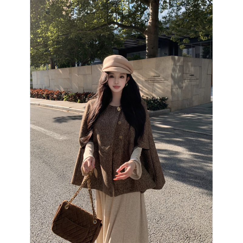 早秋上衣女新款斗篷披肩外搭小香风外套长裙套装女