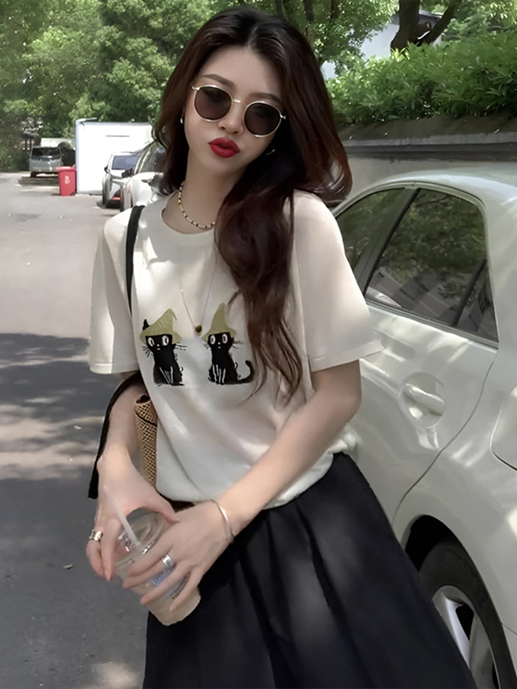 Áo thun nữ cổ tròn dáng rộng in họa tiết tay ngắn chất lụa đá mát lạnh — trắng