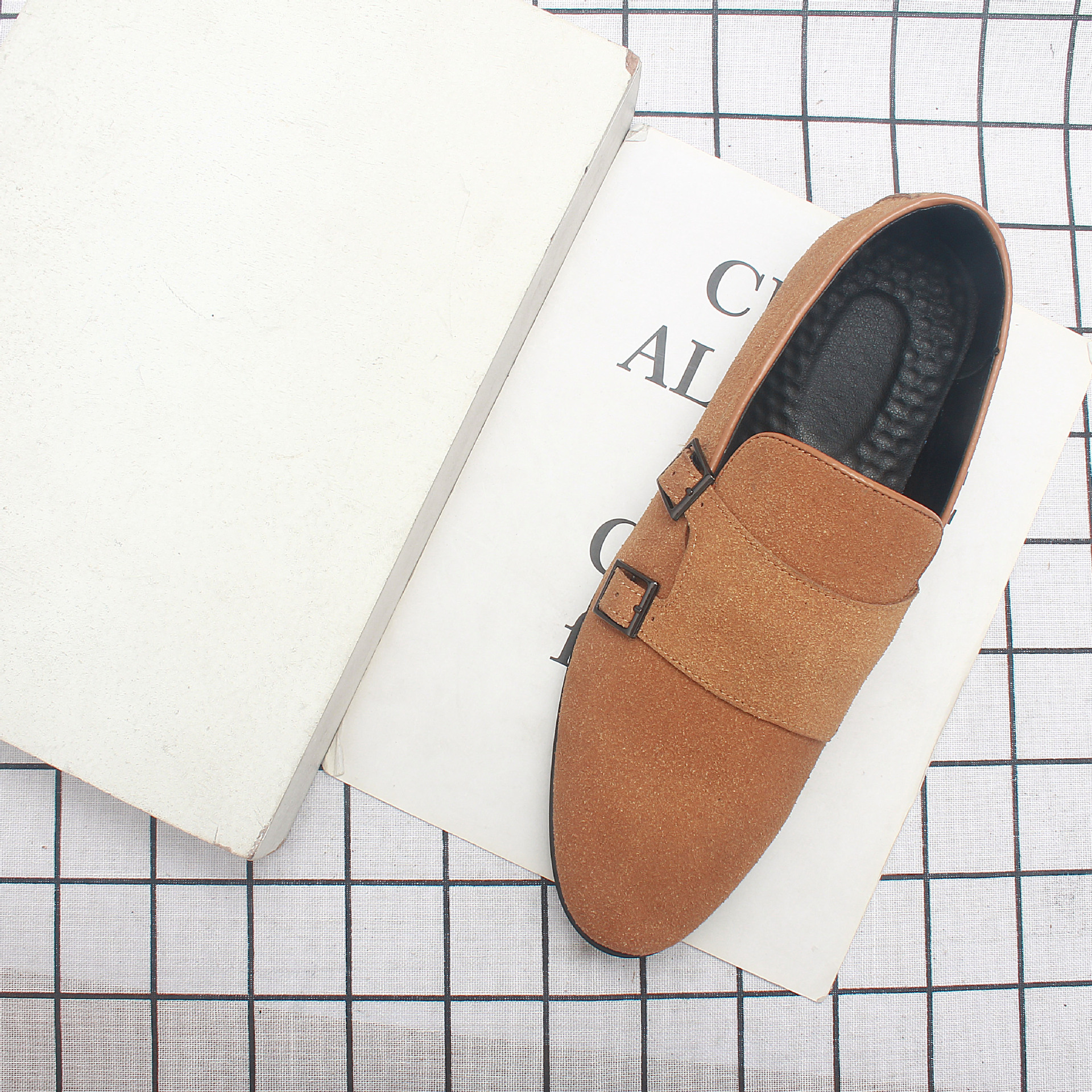 ��ʿ�羳�����ͷƤЬʱ��ĥɰ�������ƤЬһ�ŵŶ���Ь2236