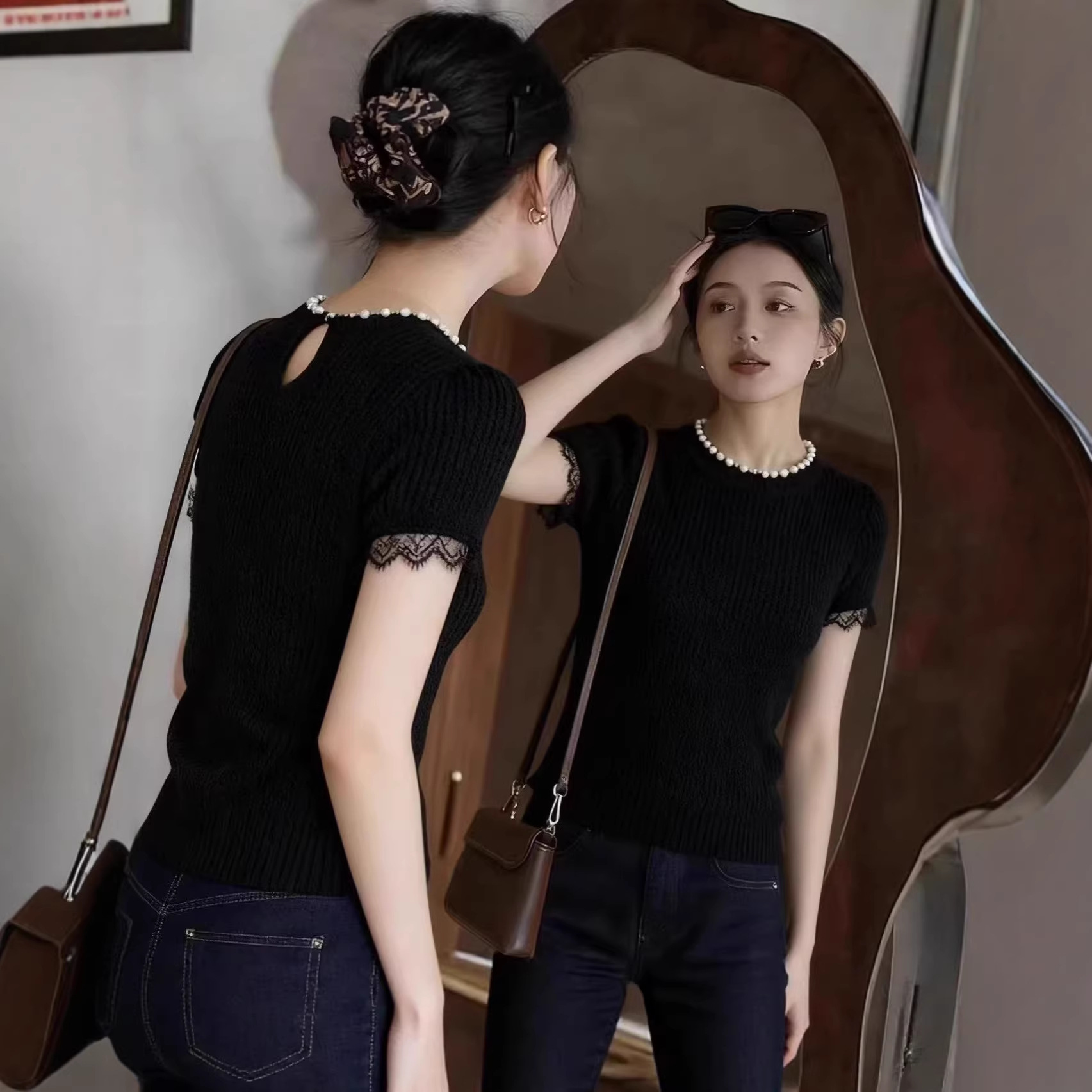 Áo thun nữ tay ngắn cổ ngọc trai ren viền, kiểu dáng thon gọn mùa hè — màu đen chi tiết 1