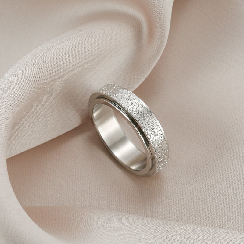 Joyería de acero Titanium vendedora caliente transfronteriza fabricante masculino del anillo esmerilado hueco del acero inoxidable del estilo europeo y americano de la cadena giratoria