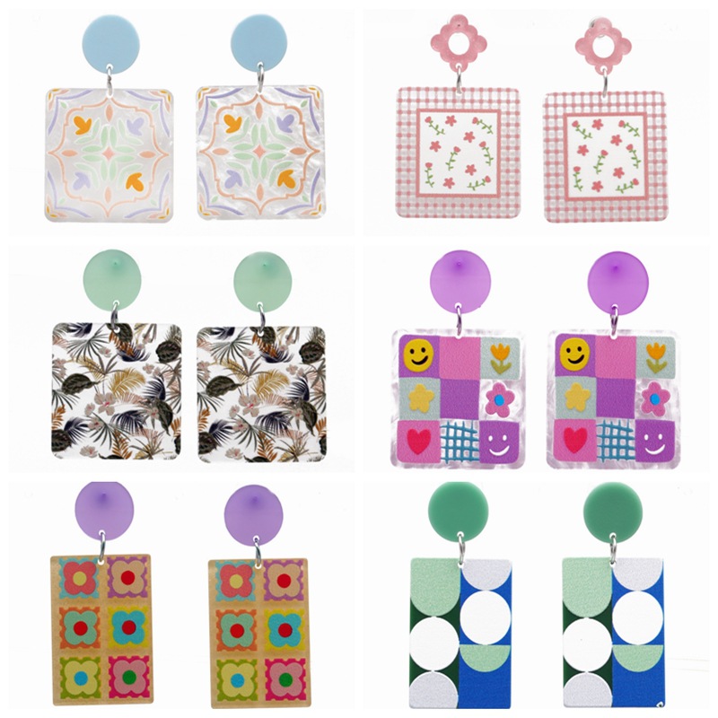 Pendientes geométricos de acrílico de acetato transfronterizo de Europa y América dulce Linda caricatura Smiley flor pintada Pendientes chapados en plata
