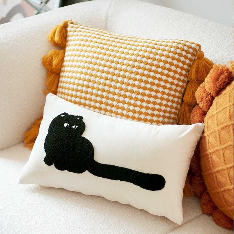 Design modern and minimalistic pillow