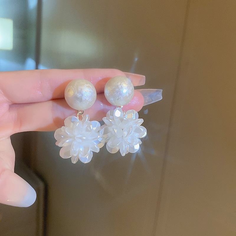 Pendientes de perlas de aceite con goteo de aguja de plata Pendientes de todo fósforo de moda, lujo ligero, joyería retro de alta gama al por mayor, fabricante de Yiwu
