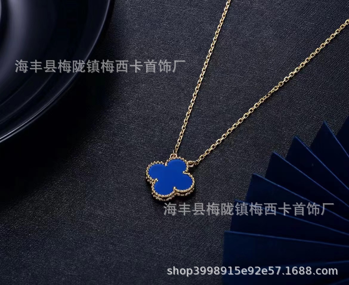 Alta edición V collar de trébol de la suerte de oro sola flor colgante de cadena de clavícula de doble cara gruesa de oro real galvanoplastia ventas directas de la fábrica