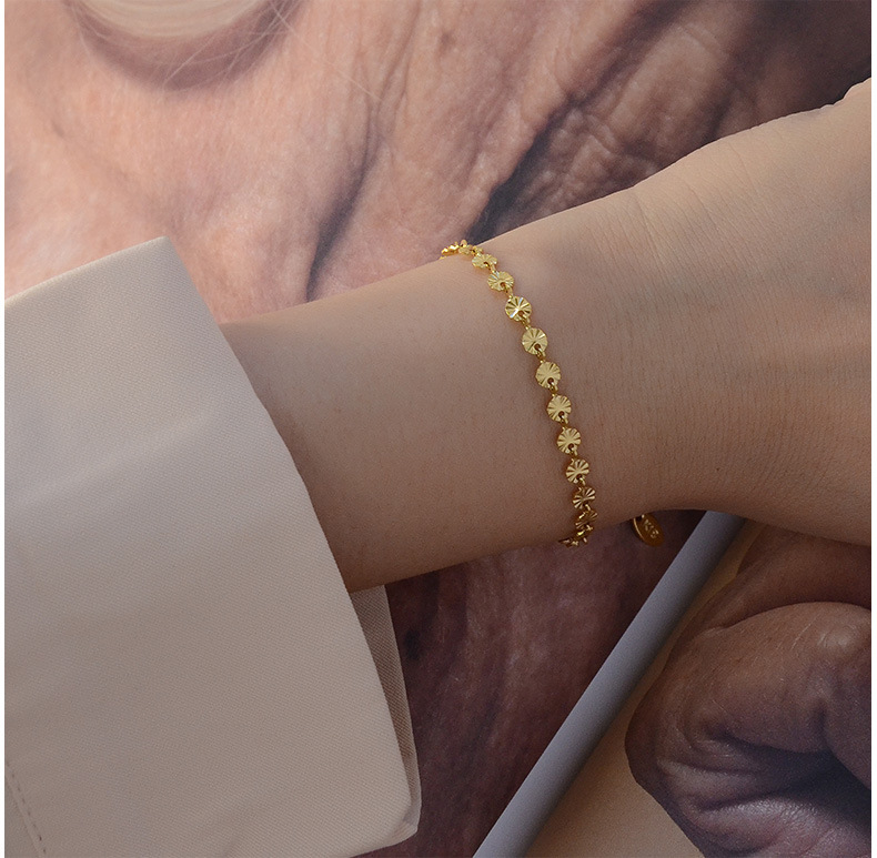Armband Aus 18 Karat Gold Aus Titanstahl Mit Europäischer Und Amerikanischer Persönlichkeit Mit Blumenprägung display picture 13