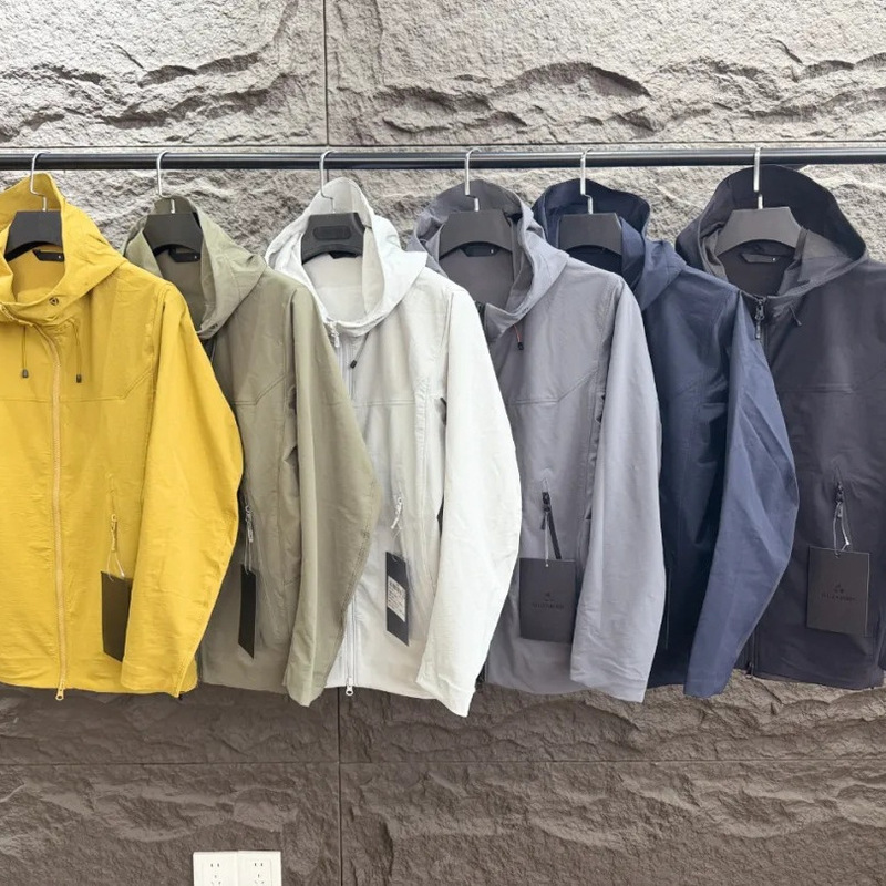 Autumn and Winter New Couple Hooded Anti-Peaks and Water-Repellent Stereo Cutting Outdoor Urban Casual Soft Shell Jacket Jacket