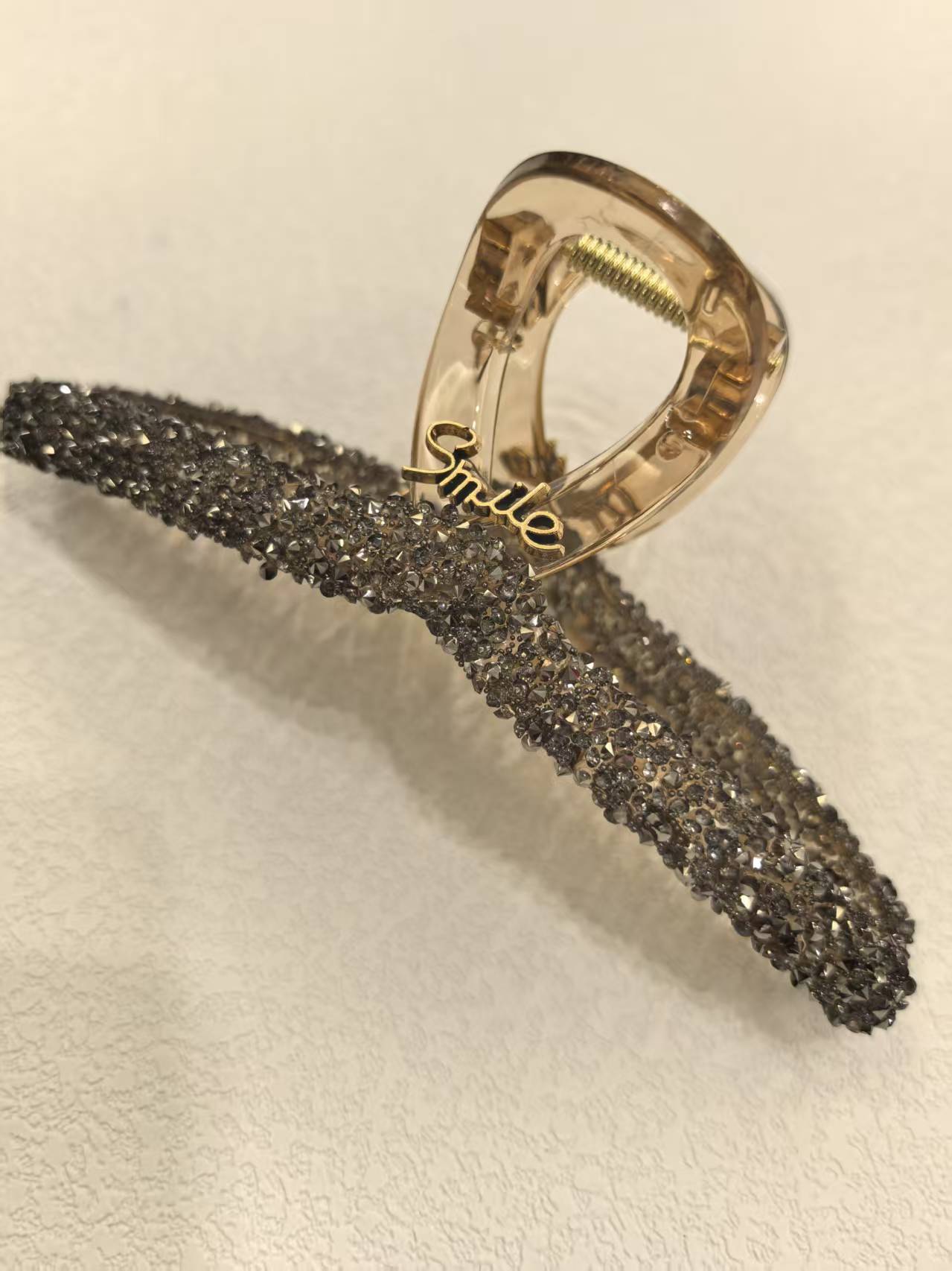 Pinza shark con detalles de diamante imitación – elegante, con cinta decorativa image 20