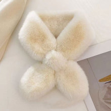 秋冬季2024新款网红百搭交叉毛毛绒围巾女韩国仿兔毛保暖护颈围脖