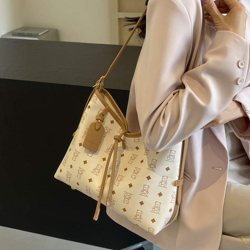 Large Capacity Underarm Shoulder Bag For Women Versatile Tote_voghion.com