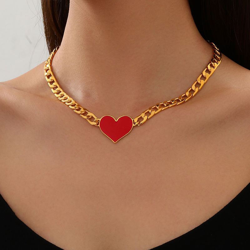 Temperamento de moda europeo y americano salvaje estilo europeo y americano cadena de metal amor rojo corazón melocotón dama colgante collar cadena gruesa