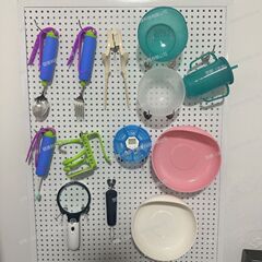 高齢者のセルフサービスの食事器具は高齢者の食事を補助します。