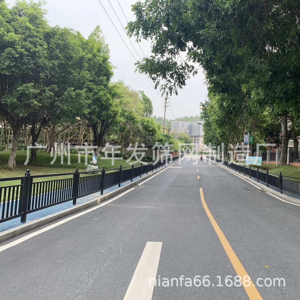 黑色市政锌钢围栏铁艺栏栅中央防撞隔离栏工厂现货城市人行道防护