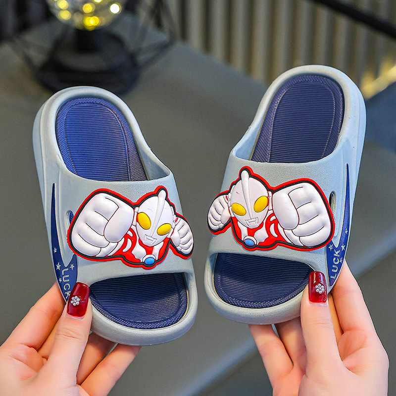 Zapatillas infantiles Ultraman verano para niños baño interior antideslizante para bebés zapatillas frías para el hogar