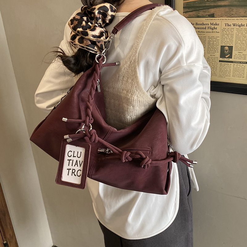 Bolsa de viaje transfronteriza de gran capacidad para mujeres 2025 nuevo estilo coreano de hombro casual bolso de brazo de alto nivel sensación de mochila