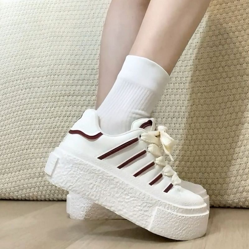 Leche fu cabeza redonda con suela gruesa zapatos blancos para mujeres 2025 nuevos veranos ligeros transpirables estudiantes de skate de viaje universal