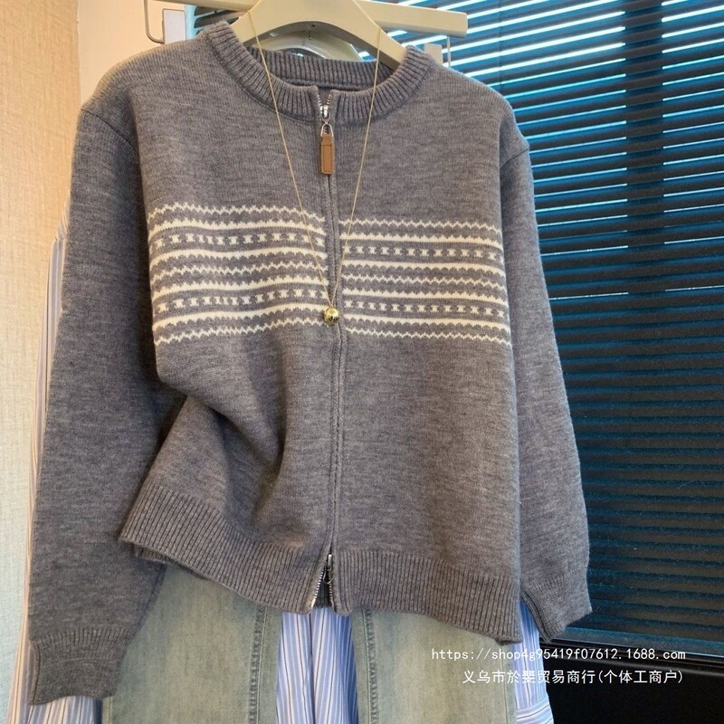 Women's Plus Size Knit Sweater 2026 Spring New Slim Fit Zipper Striped Loose Versatile Commuting Wear Women's Plus Size Knit Sweater 2026 Spring New Slim Fit Zipper Striped Loose Versatile Commuting Wear