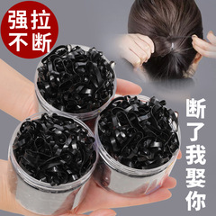 使い捨てのゴム筋の女性は髪の毛の黒色の小さい皮の筋を刺して太い皮のカバーをプラスして髪の輪を傷つけません。