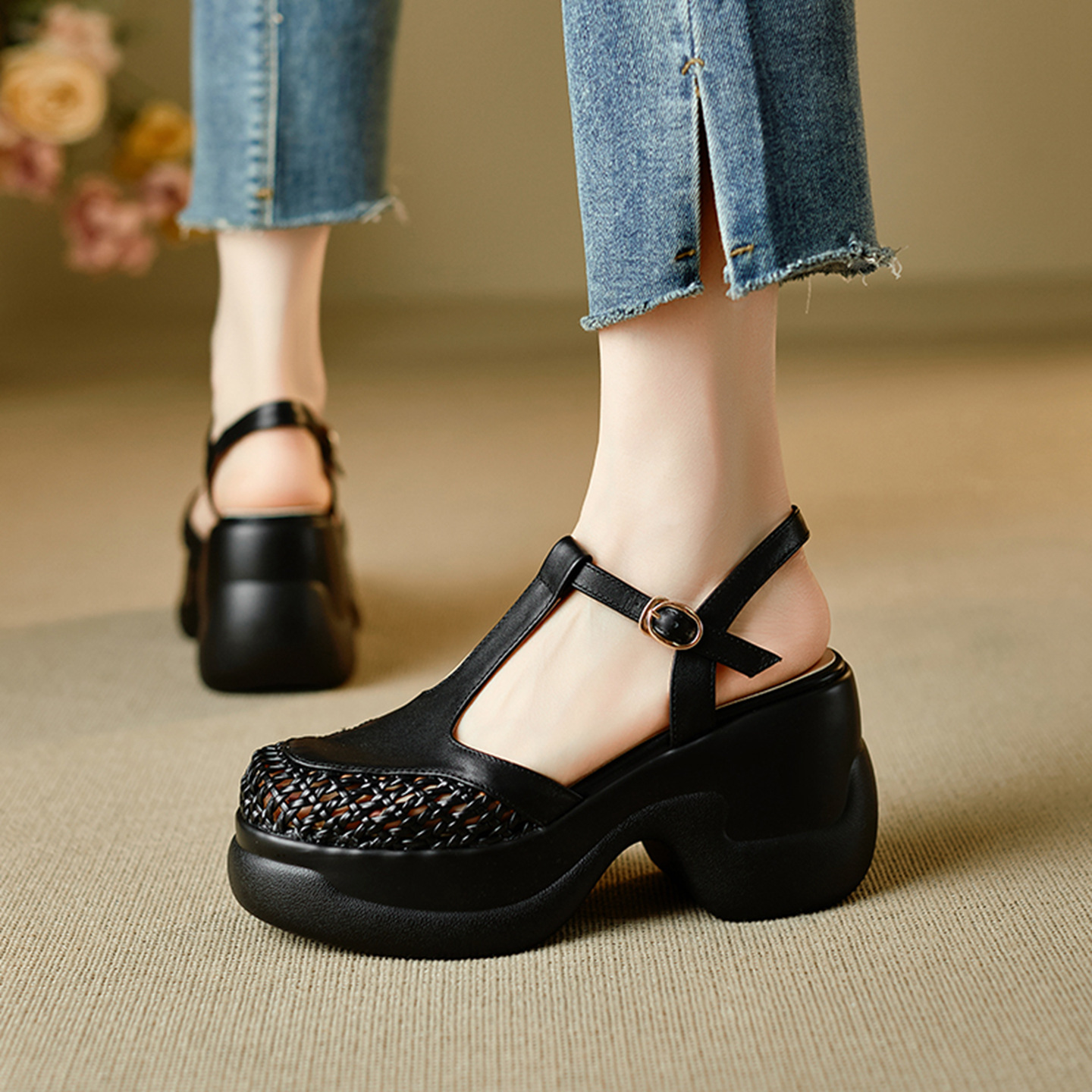 Sandal nữ quai chữ T đế xốp dày phong cách La Mã — đen