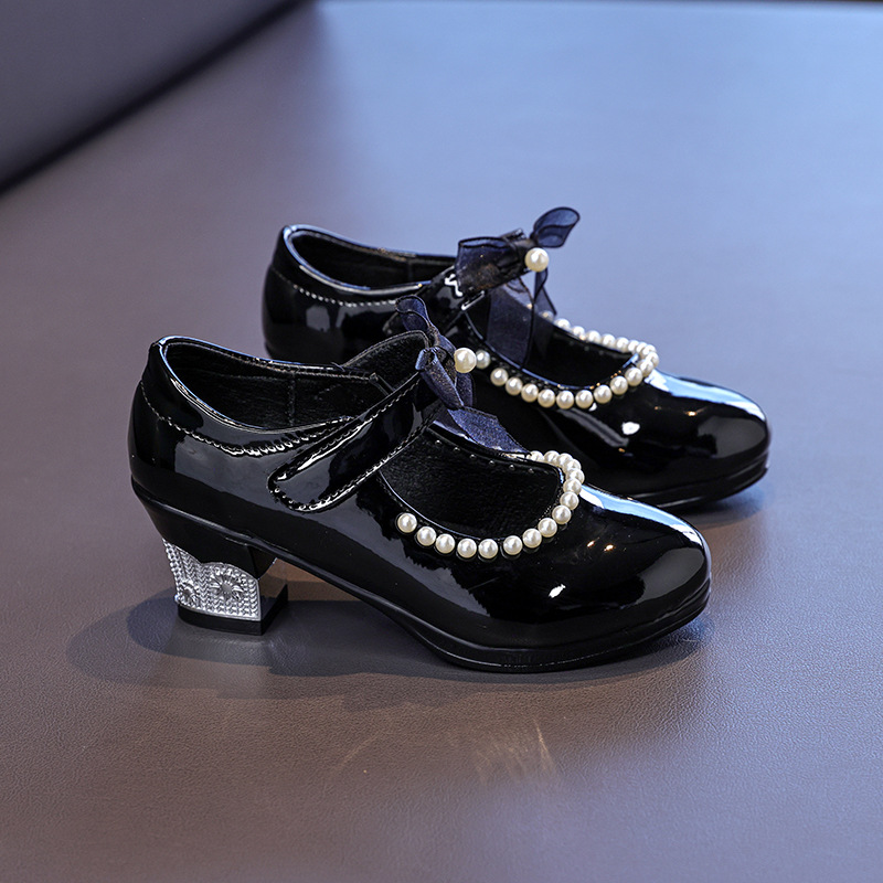 Zapatos de niñas verano 2026 nuevos zapatos de princesa de niños de tacones gruesos zapatos de lefour de niña pequeña zapatos de cuero