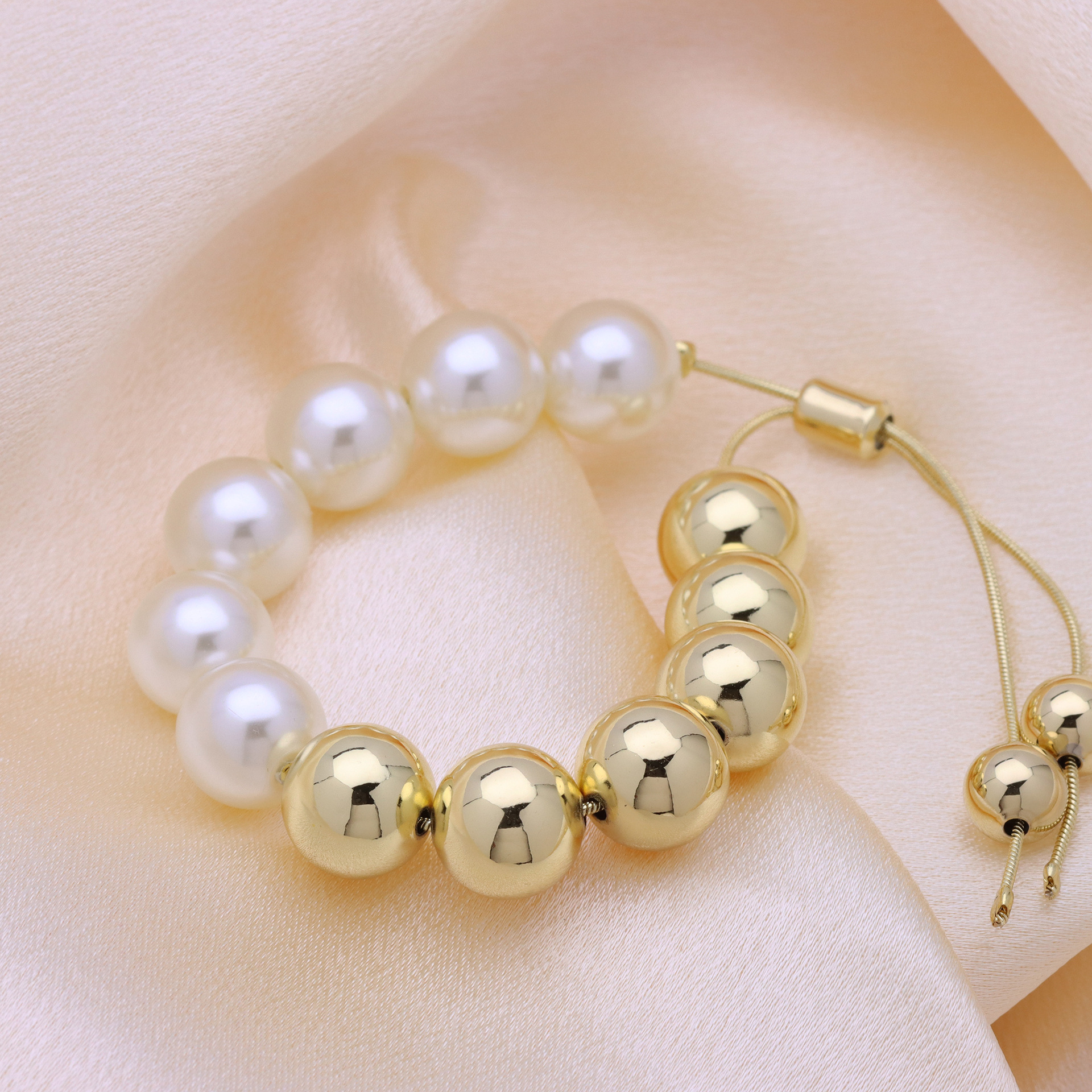 20g Weight Bracelets Classification 1 Piece Quantity Holiday, Daily Occasion Imitation Pearl, Brass Material Round Pattern Women's Gender Beaded Design Simple Style, Classic Style Style Simple Style Classic Style Round Imitation Pearl Brass Wholesale Bracelets 2