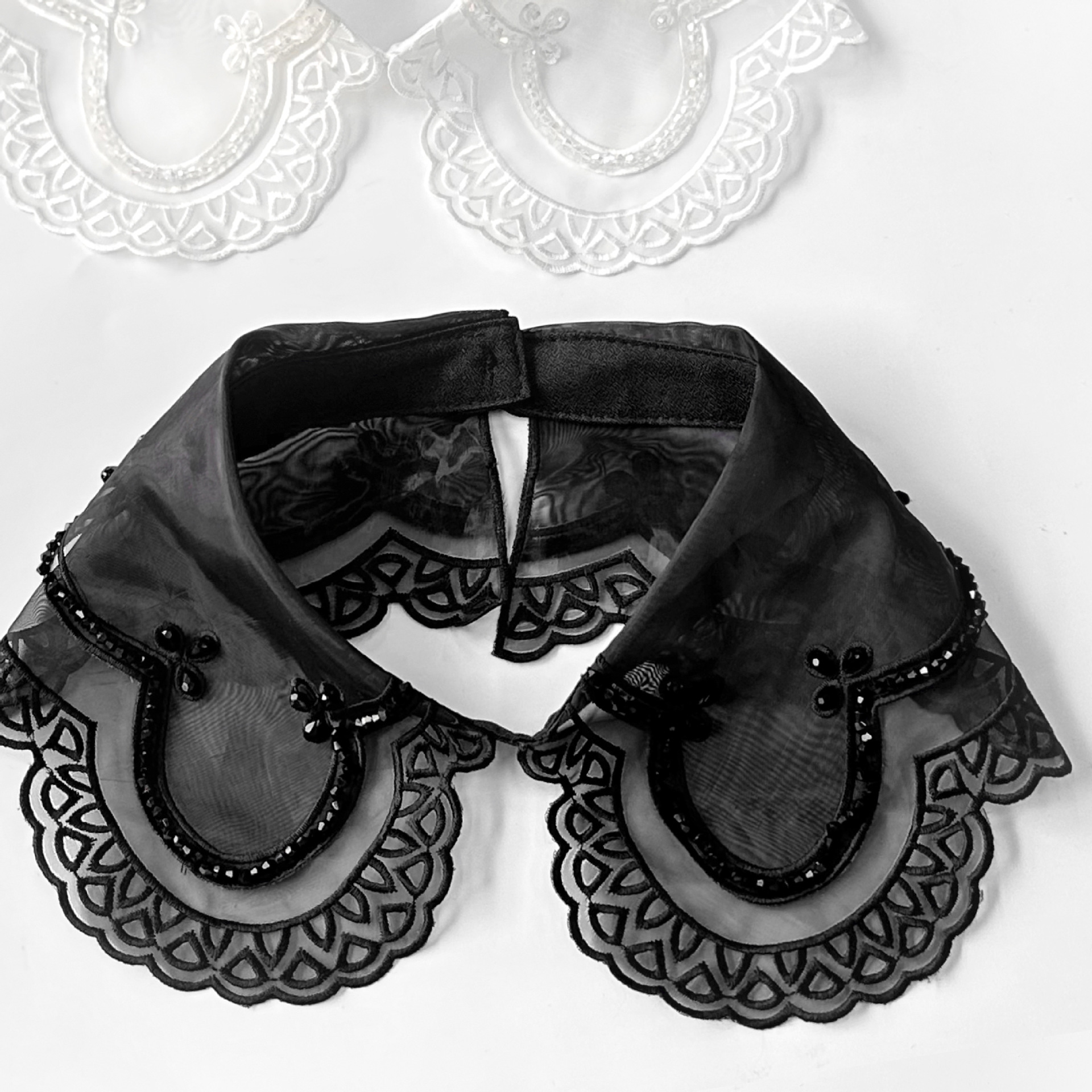 Blanco y negro clásico de encaje cuello falso de encaje delicado oganza vestido de cuello de camisa decoración de cuello falso