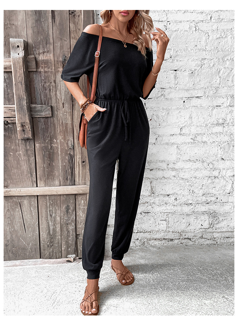 Tuta nera con pantaloni a nove punte con spalle scoperte e una linea_voghion.com
