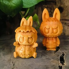 崖の柏の木彫りの工芸品の小さい置物のかぼちゃの布の漫画の文はハンドルの件のかわいい家の装飾の置物を遊びます。