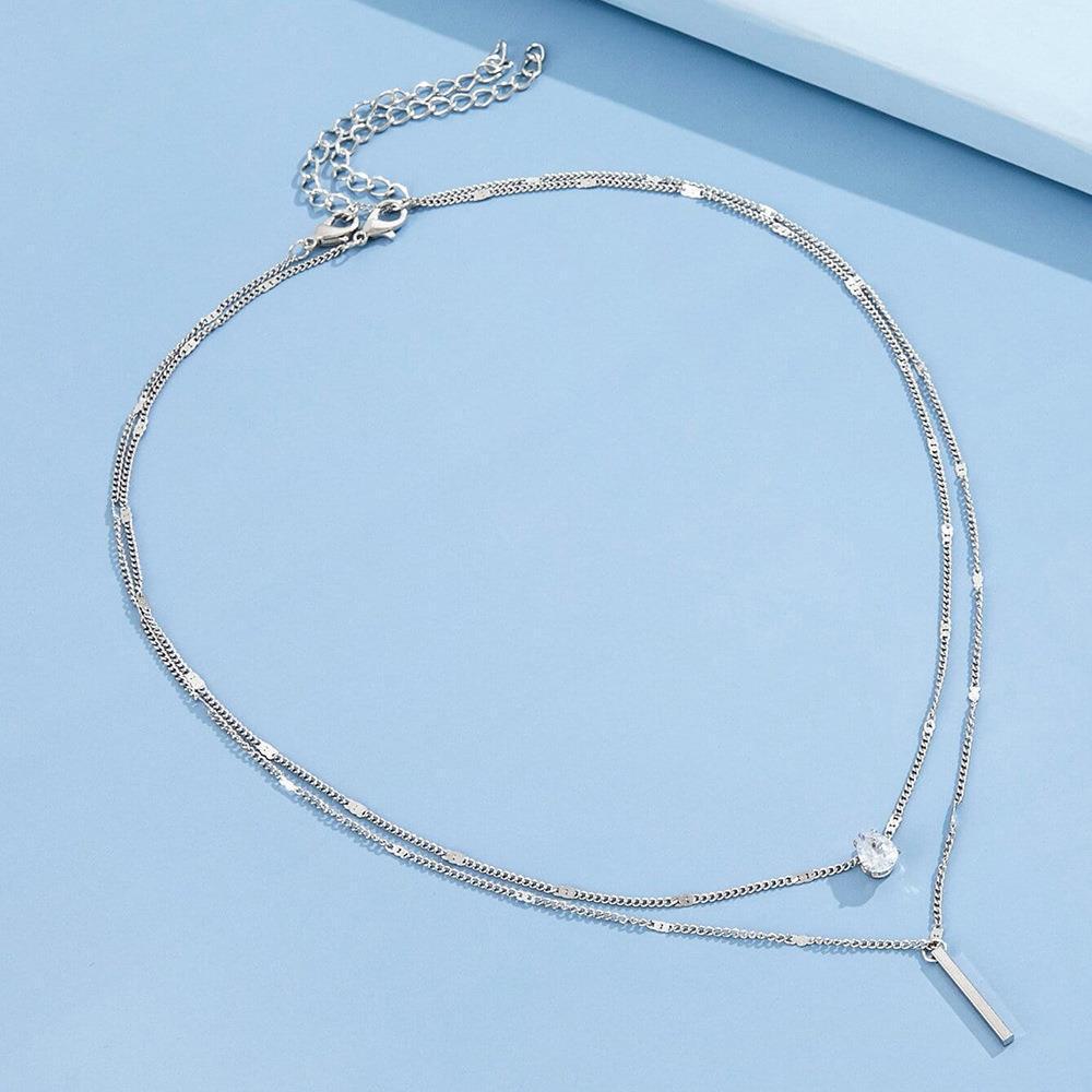 Collana a strati minimalista con catene delicate da donna_voghion.com