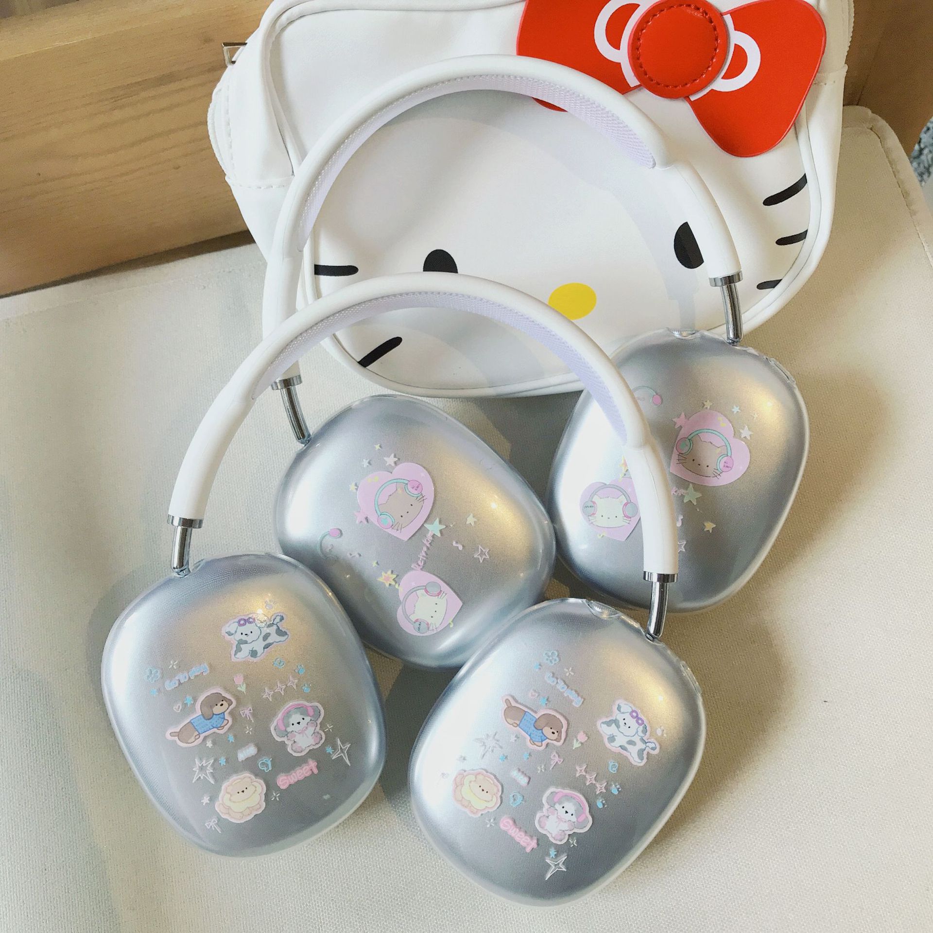Korean-style transparent cartoon dog AirPods Max case, Apple headwear ear cap, ear cover for headphones