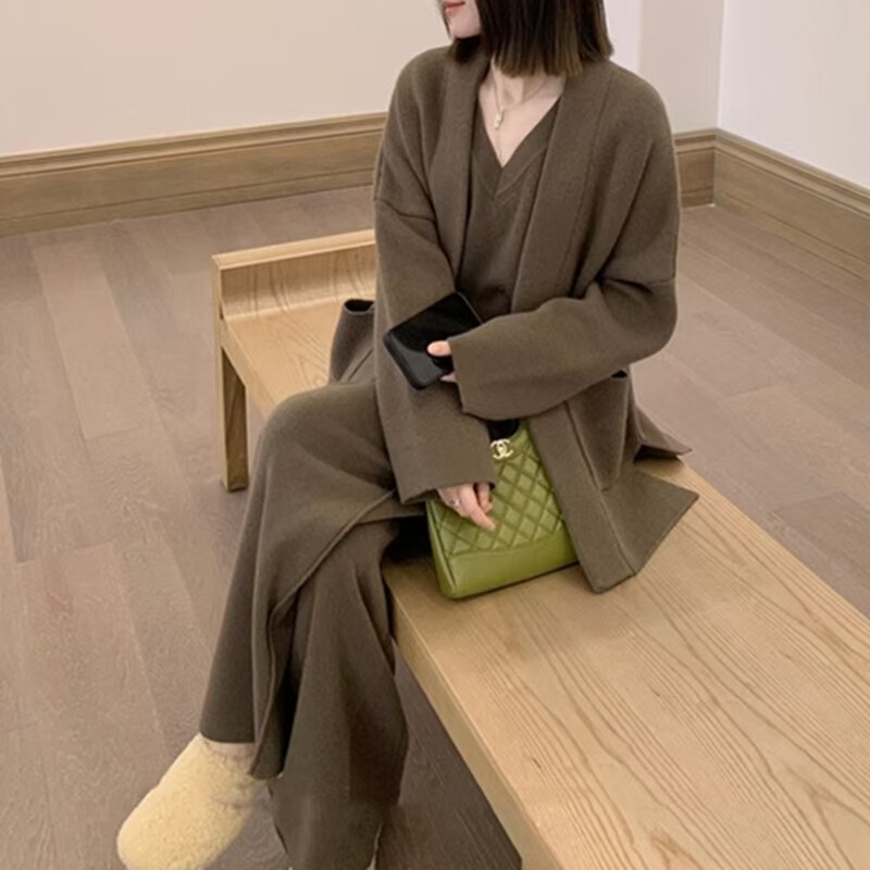 Autumn and Winter Old Money Style Fashion Knitted suit Women's Lazy High-grade Sweater Coat V-Neck Base Wide Leg Pants Three-piece Set
