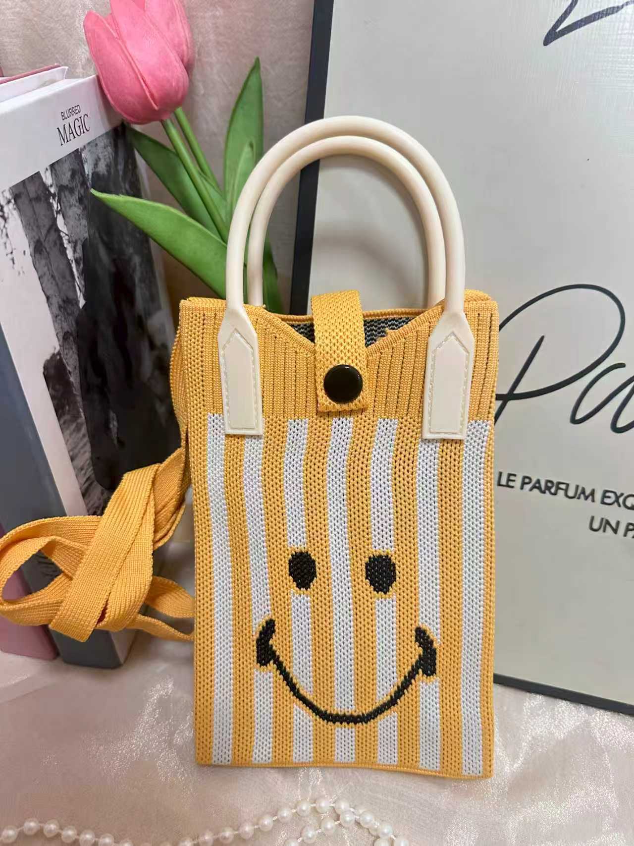 La cara sonriente amarilla