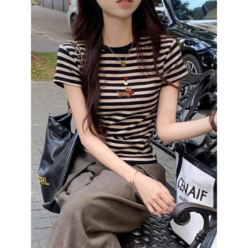 Unique Round Neck, Straight Shoulder, Pure Cotton Striped Short-Sleeve T-Shirt for Women, Fashionable and Age-Reducing Trendy Top, Base Shirt for Summer