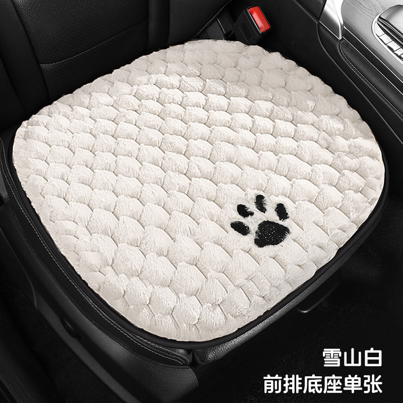 新型の自動車の座布団は冬のぬいぐるみが可愛いです。女性は保温してお尻を温めます。|undefined
