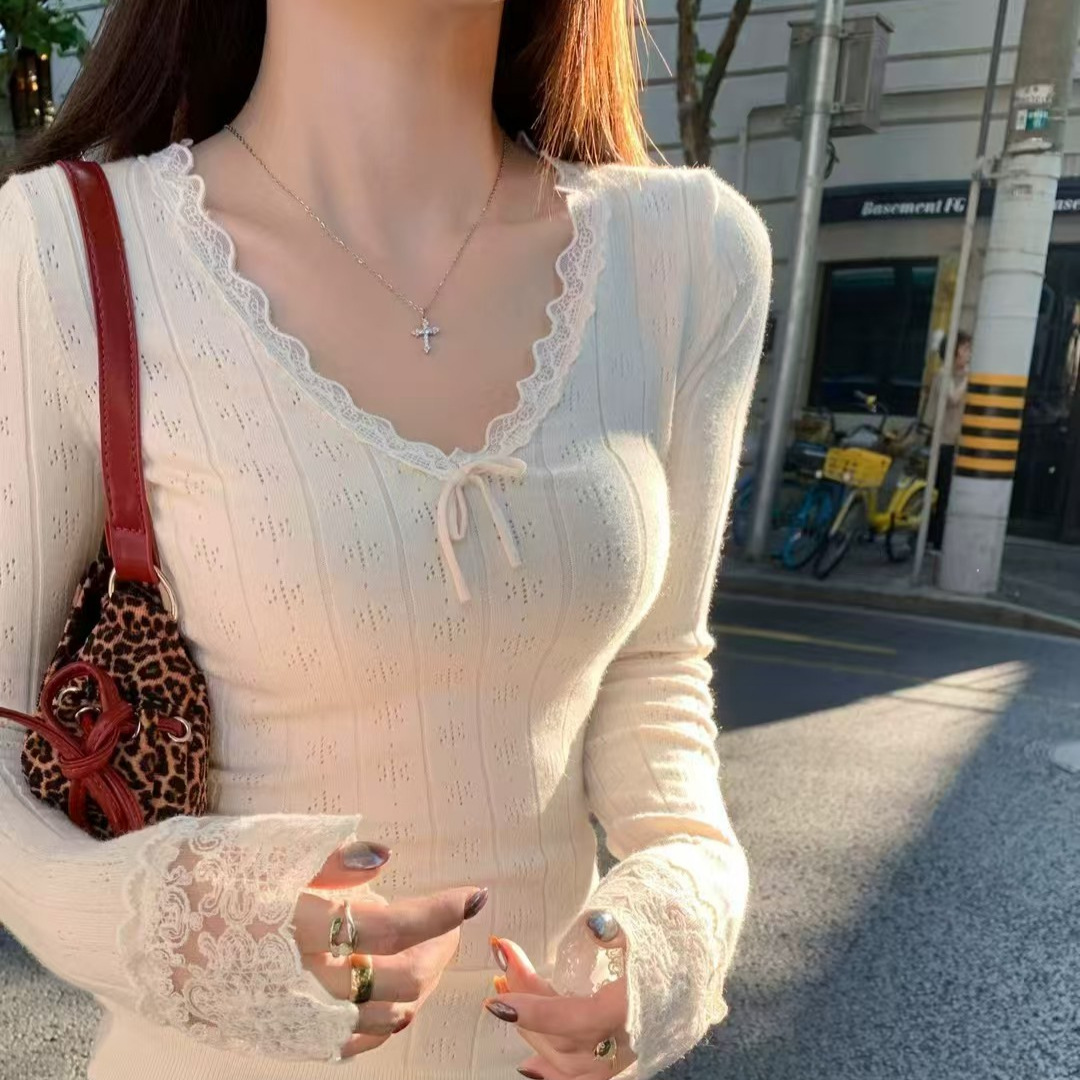 内搭美女子~蕾丝重工系带打底衫