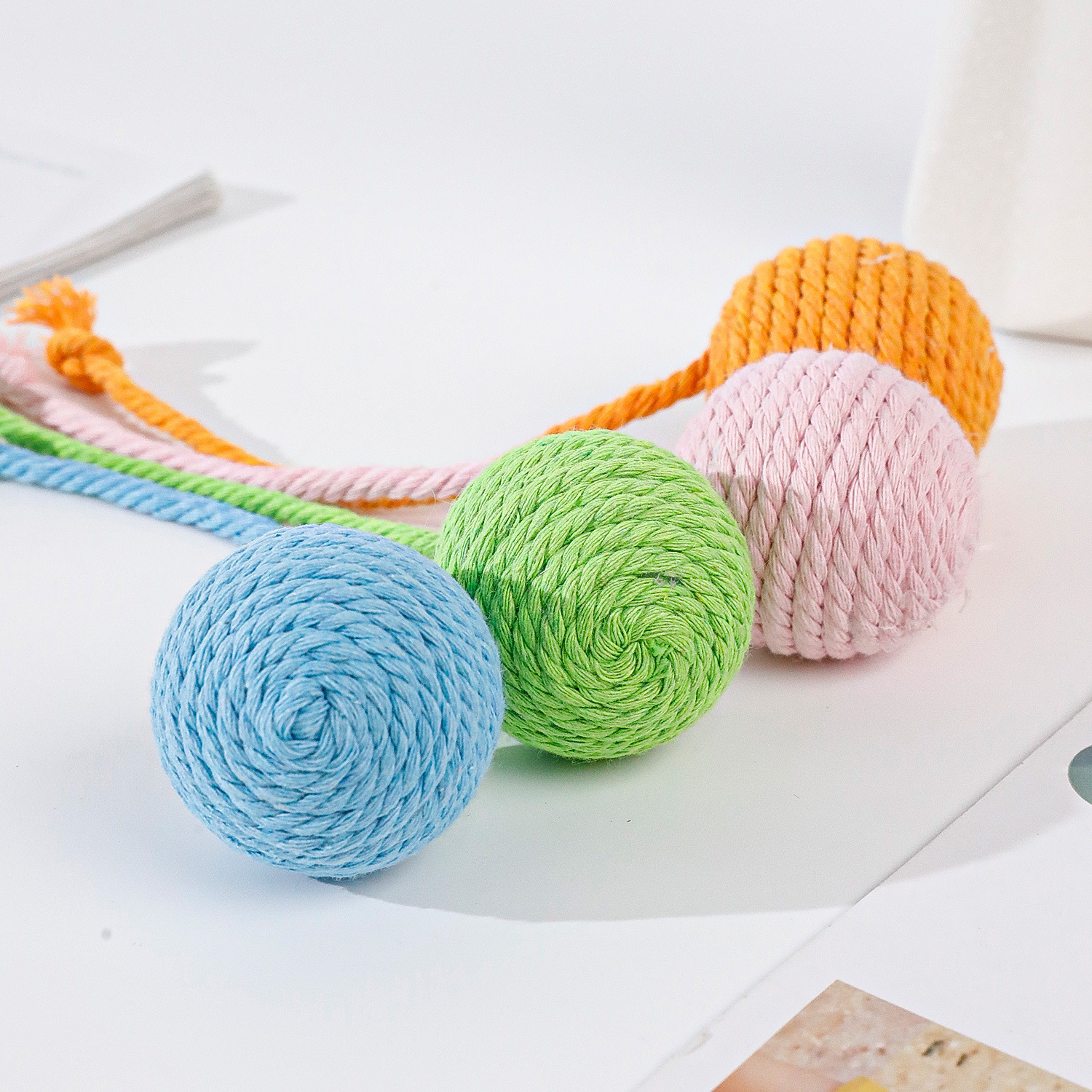 Juguetes de cuerda de algodón para mascotas Spot al por mayor Macarons Cuerda de algodón Bola de cola Color mixto Juguetes para gatos Juguetes molares para gatos