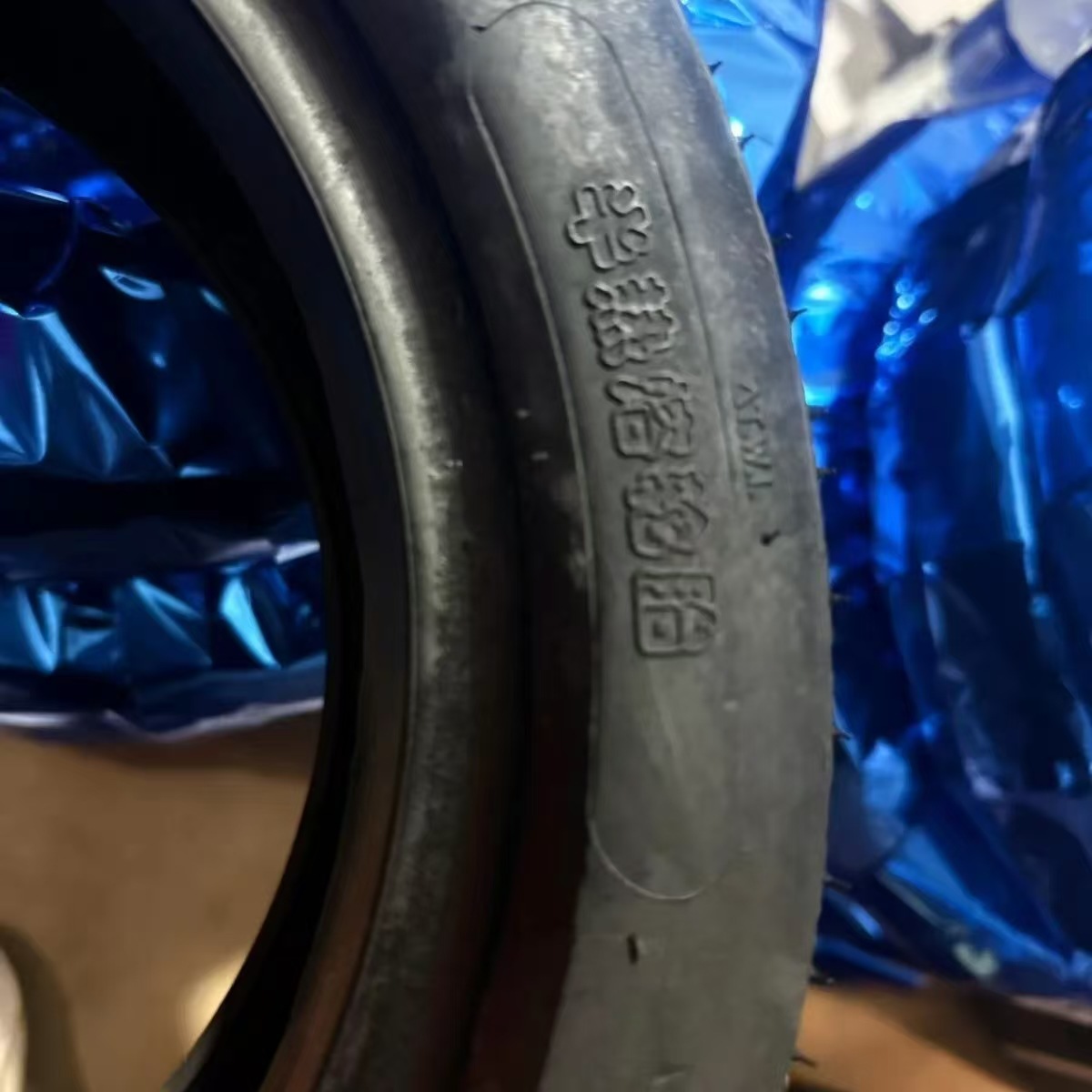 130/60-10 Tire for Electric Vehicles and Motorcycles, Anti-Skid, Rain and Shine Resistant, Wear-Resistant, Vacuum Tire for Electric Scooters