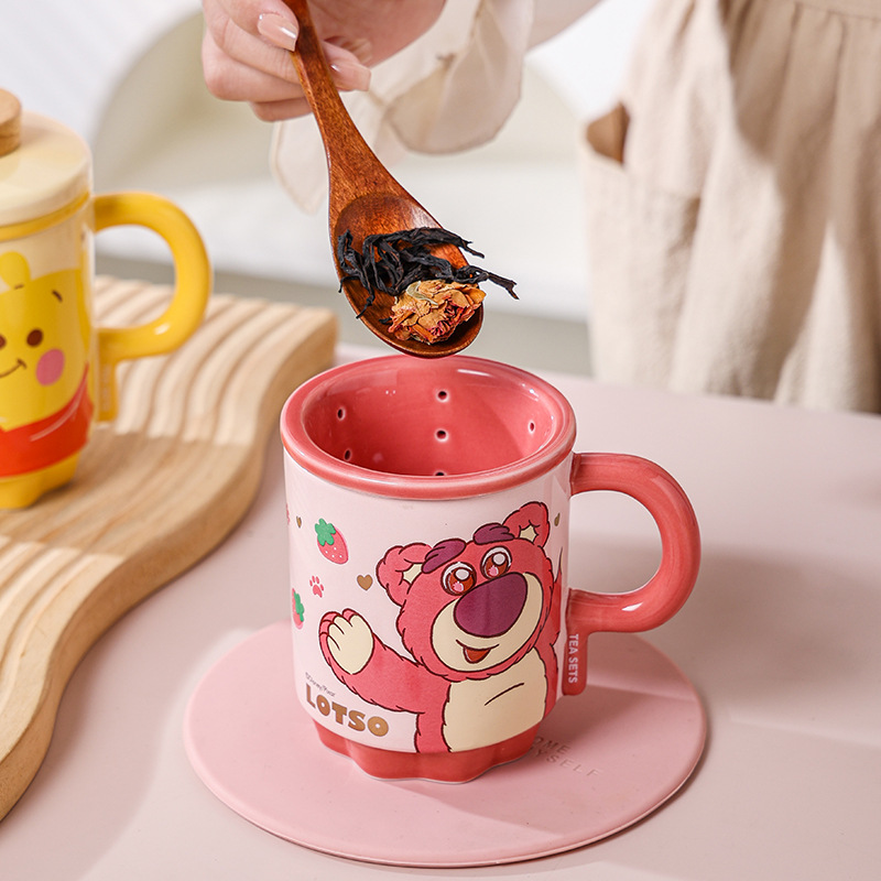Taza de té de cerámica con tapa de Lotso de Disney, original, para uso doméstico, caja de regalo de alta calidad con diseño de dibujos animados, juego de té de cerámica
