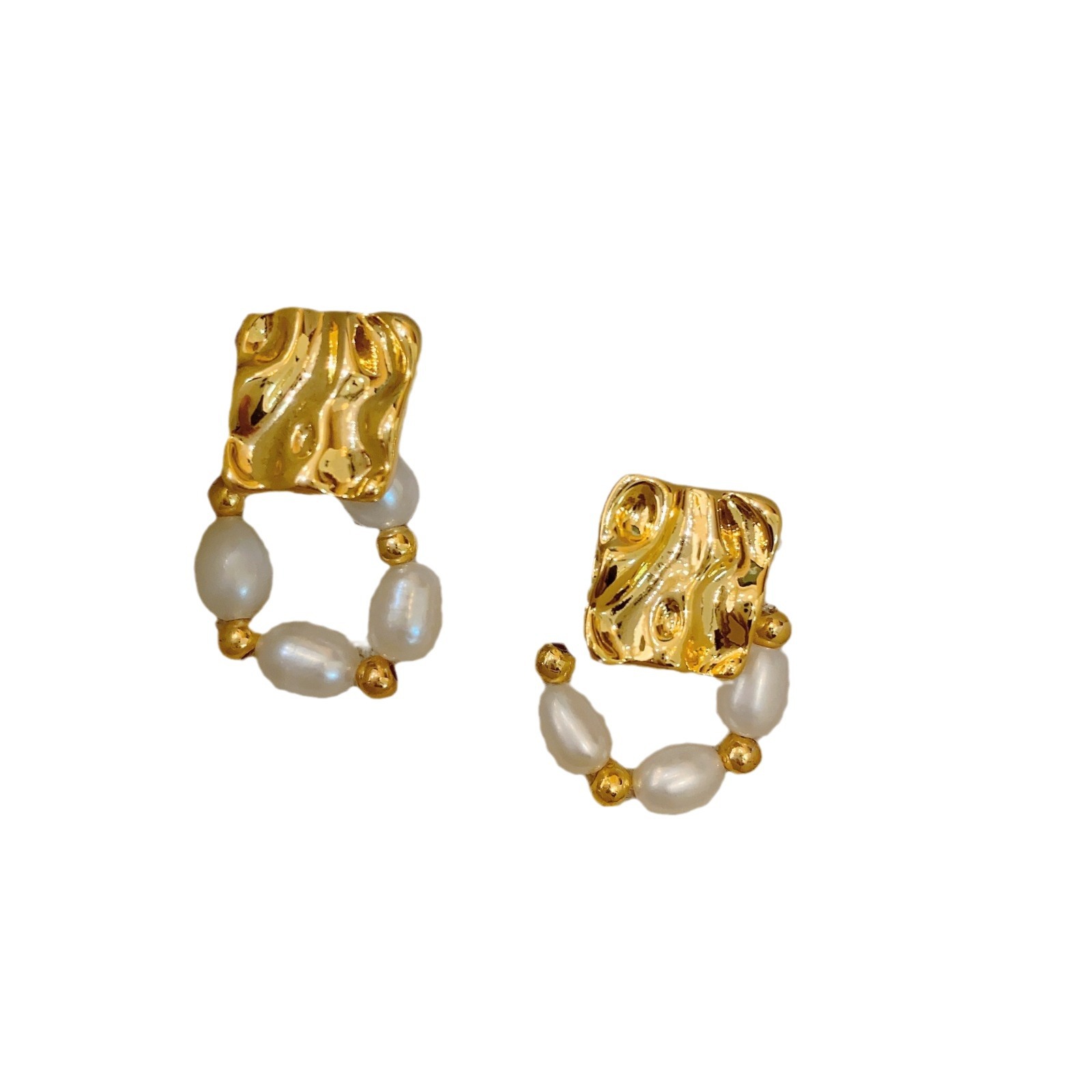 Style de créateur, individualité, style froid, boucles d'oreilles carrées en métal, tempérament, cercle de perles d'eau douce et petit sens du design._voghion.com