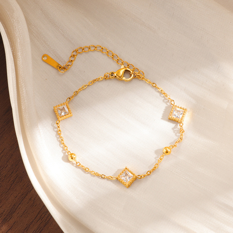 Japanese and Korean Cube Sugar Small Exquisite Sparkling Diamond Bracelet for Women Titanium Steel Non-Fading Light Luxury Fashion Niche Design Zircon