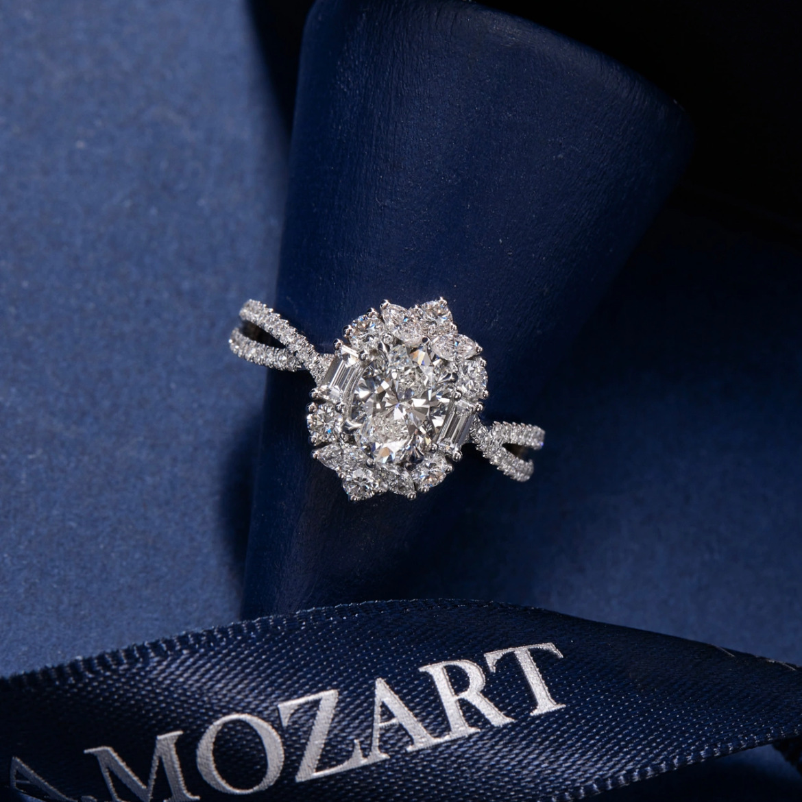 Nuovo anello di diamanti a forma di uovo di piccione con moissanite e rubino artificiale da 3 carati per donna, pietra preziosa di design di alta qualità_voghion.com