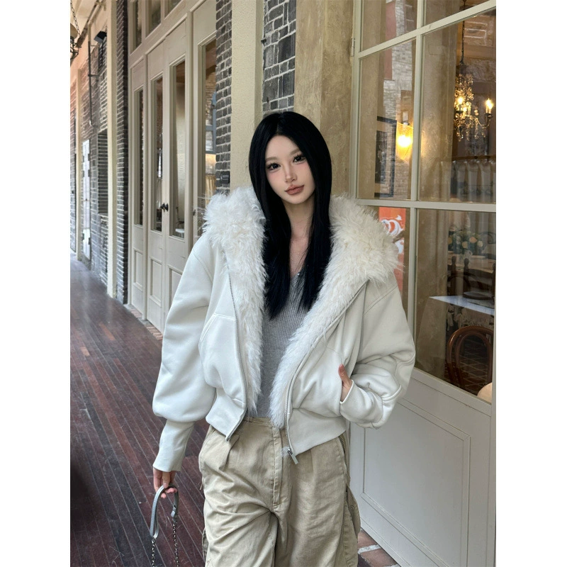 На самом деле белый шерстяной воротник плюс плюшевый короткий капюшон толстый свитер