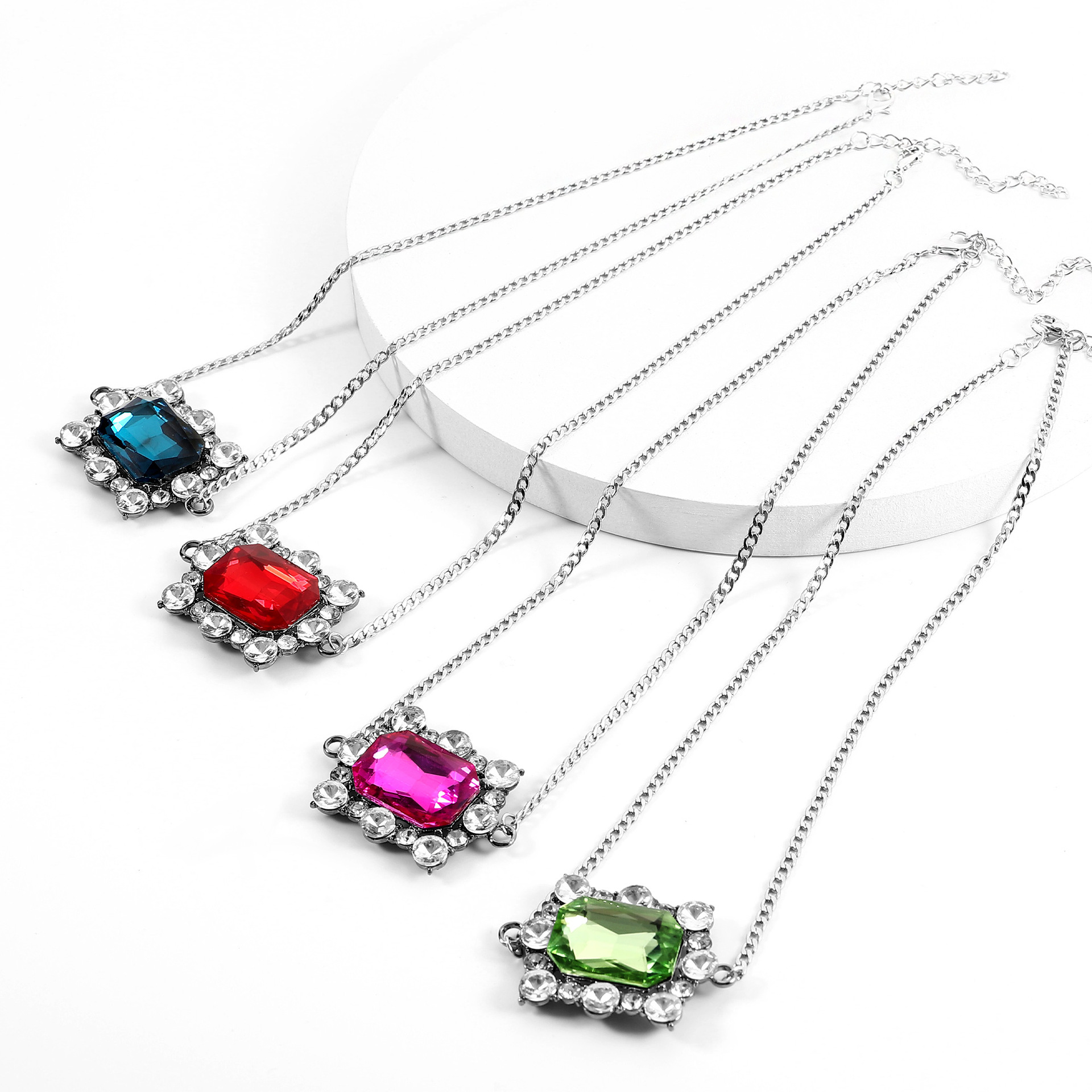 1 Piece Fashion Geometric Alloy Inlay Rhinestones Womenu0027S Pendant Necklace