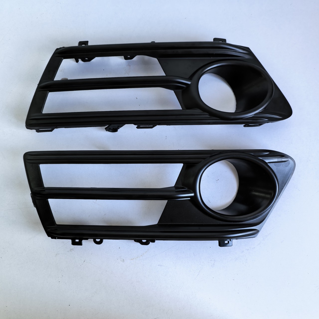 33302-Tm8-J11 33352-Tm8-J11 Is Suitable for Honda Insight Front Bumper Fog Light Frame