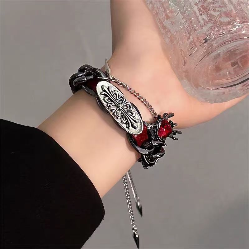 Heavy-duty embossed leather bracelet, subculture spicy girl sweet and cool niche design, gothic punk dark style hand accessory