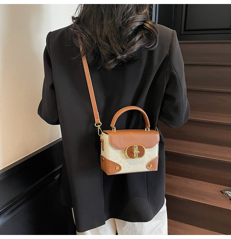 Korean-style fashionable color-blocking small square handbag with a high-quality feel, a new summer 2025 stylish and versatile women's crossbody bag undefined