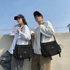 メンズショルダーバッグ機能日系風工装郵便バッグカジュアルins大容量男性バッグファッションブランドのショルダーバッグ女性