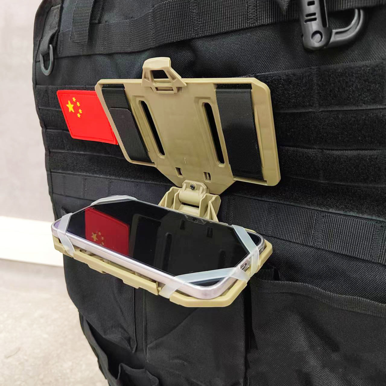 Chaleco táctico conveniente colgante de pecho general portador de placa de teléfono móvil del pecho plegable tabla de navegación chaleco soporte de teléfono móvil transfronterizo