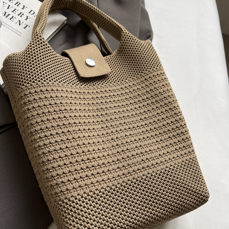 A new stylish tote bag with simple letters for casual shopping, featuring a niche Instagram style for going out Item Picture